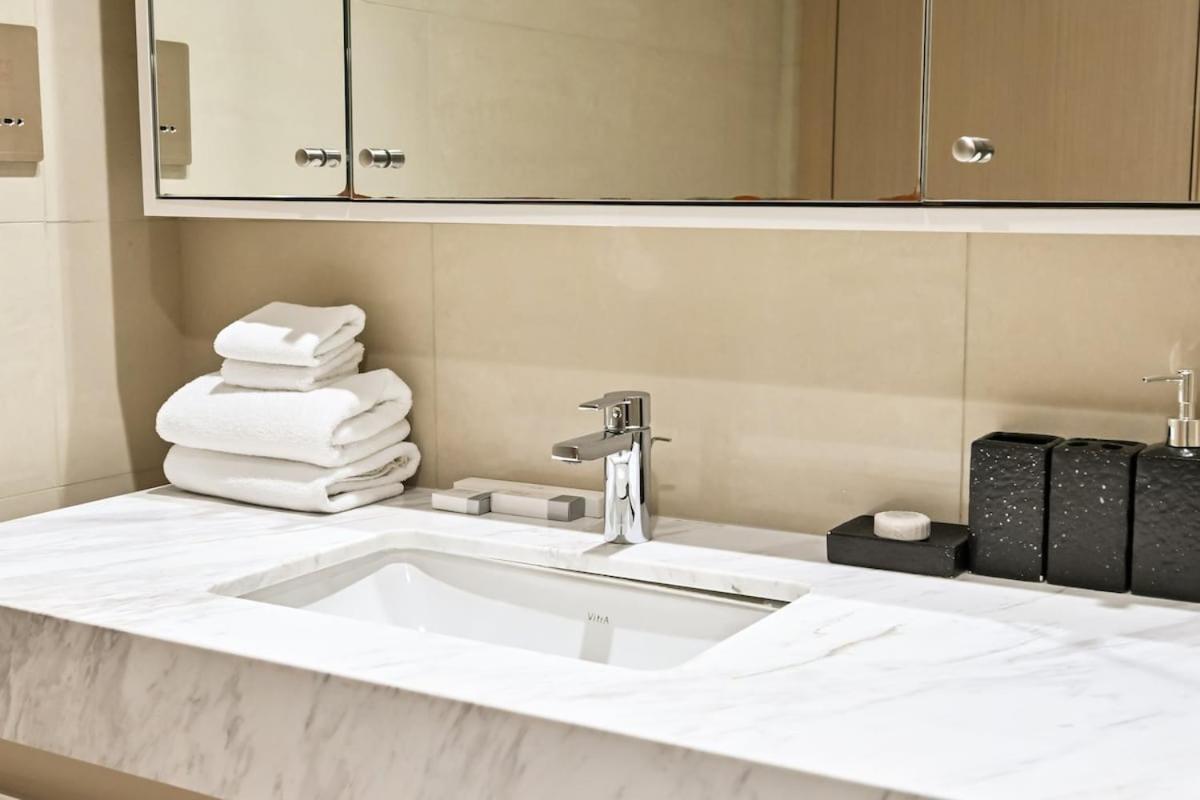 Apartment 2bedroom Burj Royale Full Burj View 2 Minutes To Mall Dubai